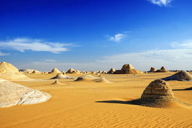【絶景】風がつくった、奇岩の並ぶエジプト白砂漠