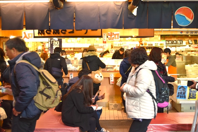 串焼きにどじょうのかば焼き！金沢・近江町市場で食べ歩きたいグルメ５選