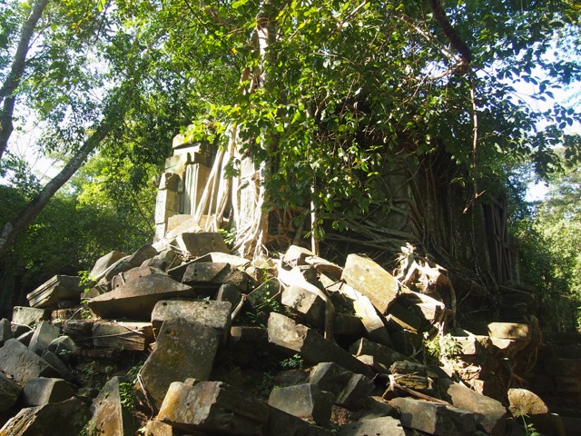 アンコールワットだけじゃなかった！素晴らしすぎるカンボジアの郊外の遺跡3選