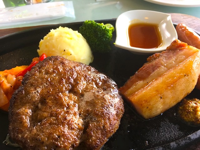 入場無料で動物とふれあえる、清里のまきば公園。絶景の天空レストランも！