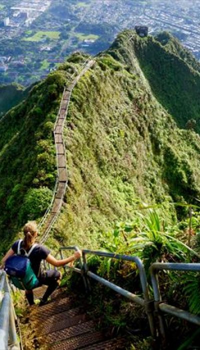 え？立入禁止？！ハワイ・オアフ島の絶景ポイント「天国への階段」