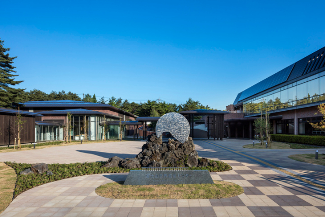 富士山見ながら“青い富士山カレー”がヤバい味!?