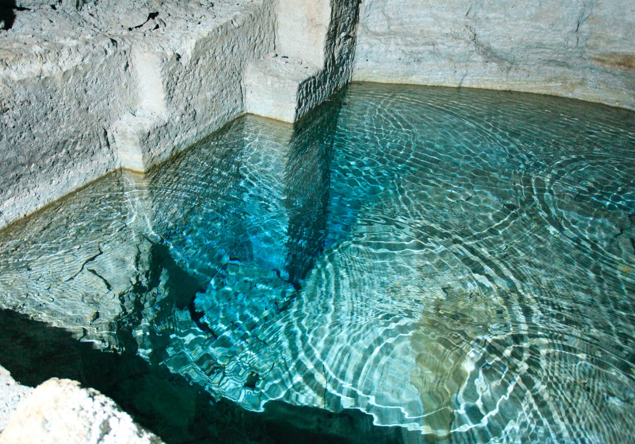 鵜川石切り場跡の地下水