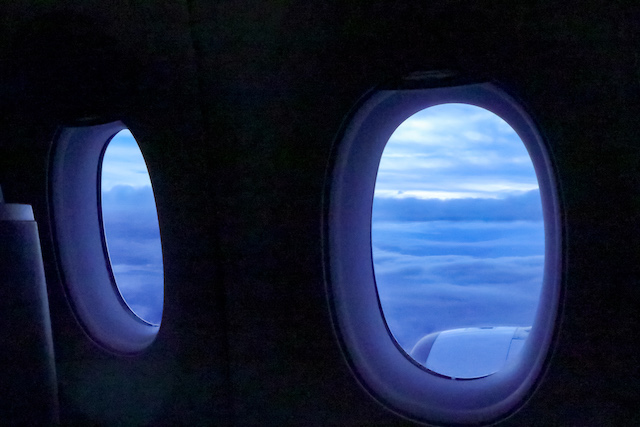 飛行機窓からの景色
