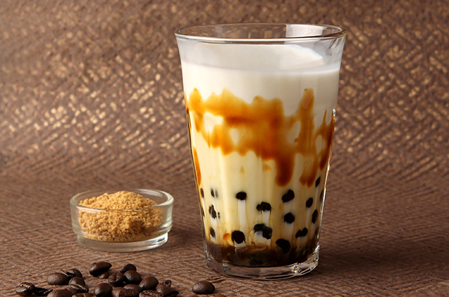 軽井沢フラットブレッズ「沖縄産黒糖のタピオカミルクコーヒー」