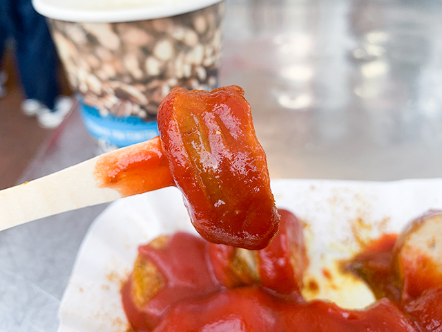 ソースはケチャップっぽくて濃いめ