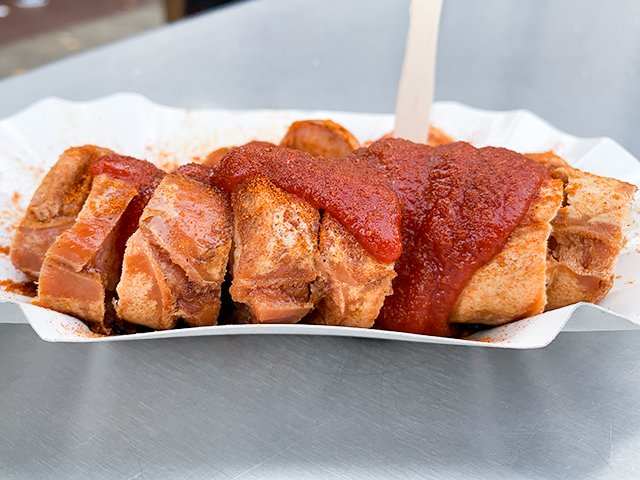 「Borkowski's Original Berliner Currywurst」の皮あり