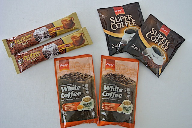 濃厚かつ甘い「ホワイトコーヒー」と、砂糖入りコーヒー「コピ・オ」