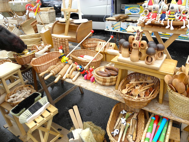 中央市場の民芸品