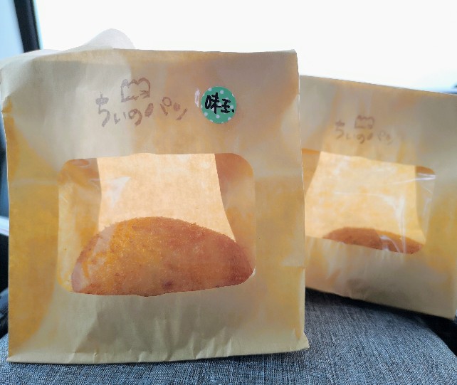 おやつ+ブレッドちぃのパン　パッケージ