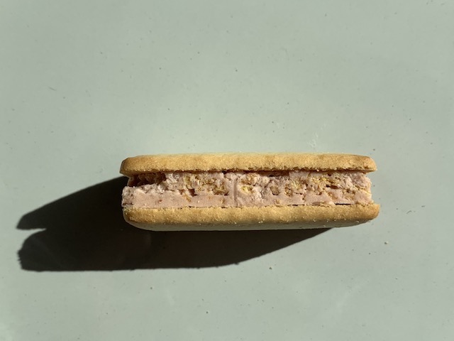 「小倉あんパフェサンド＜6個入り＞ 756円（税込）」を実食