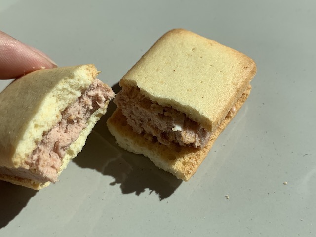 「小倉あんパフェサンド＜6個入り＞ 756円（税込）」の中身