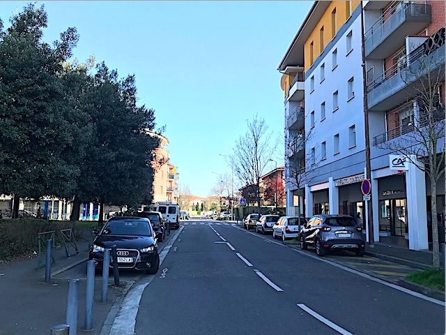 食料品の購入を目的に外出。2020年3月25日、南仏トゥールーズにて