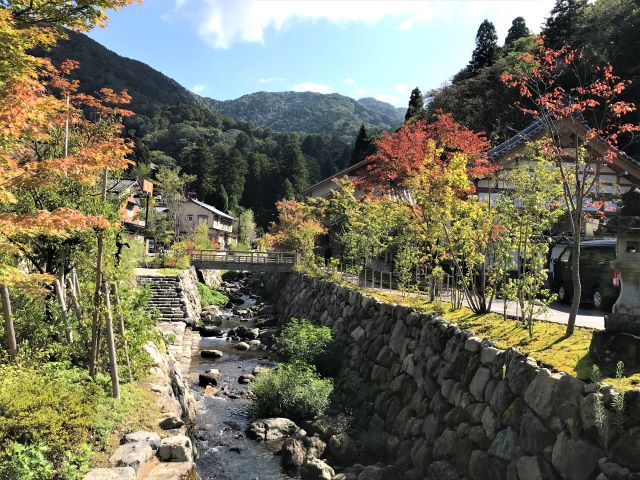 川
