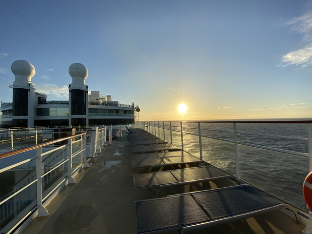 ノルウェイジャン-朝焼け