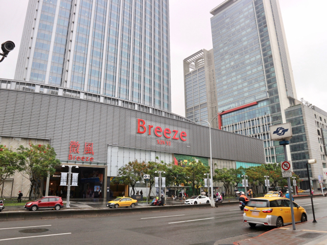 台北MRT市政府駅周辺の様子