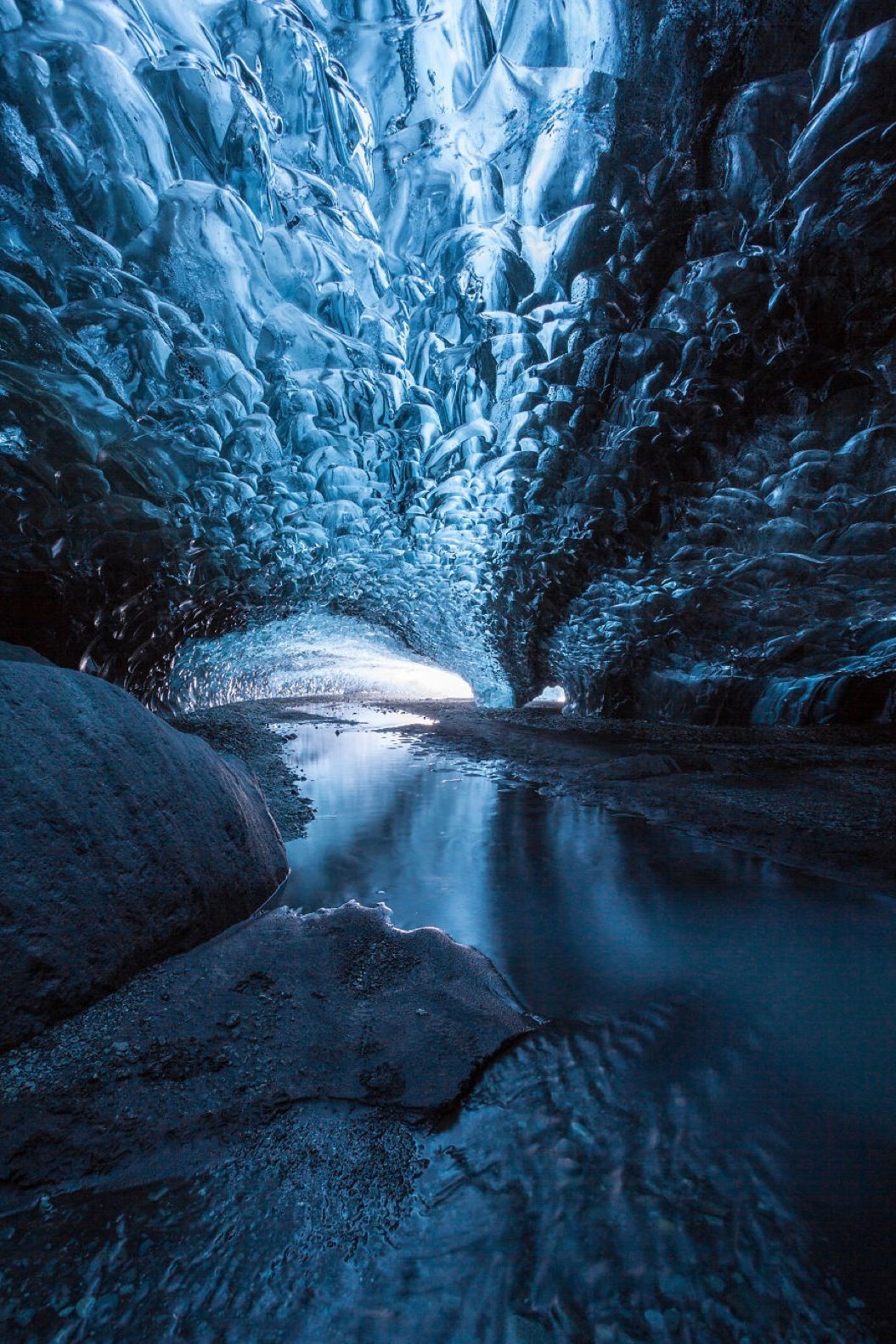 85singo_I-finally-visited-the-ice-caves-in-Iceland16__880