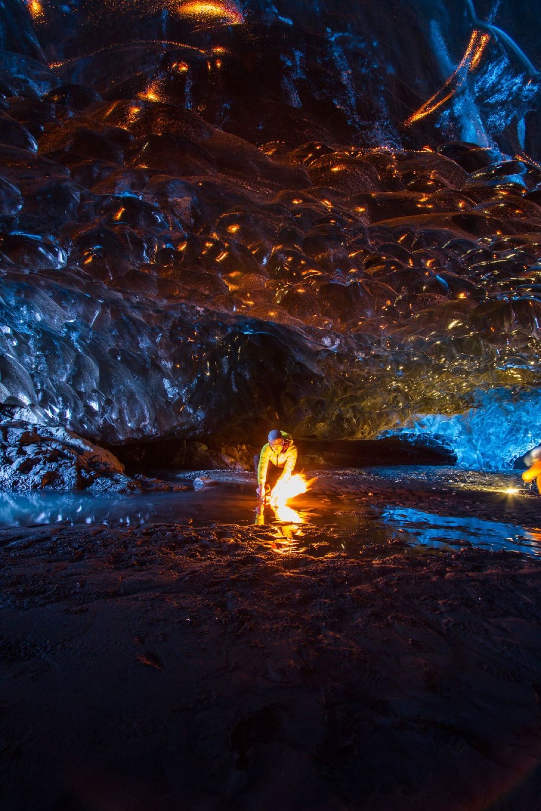 85singo_I-finally-visited-the-ice-caves-in-Iceland28__880