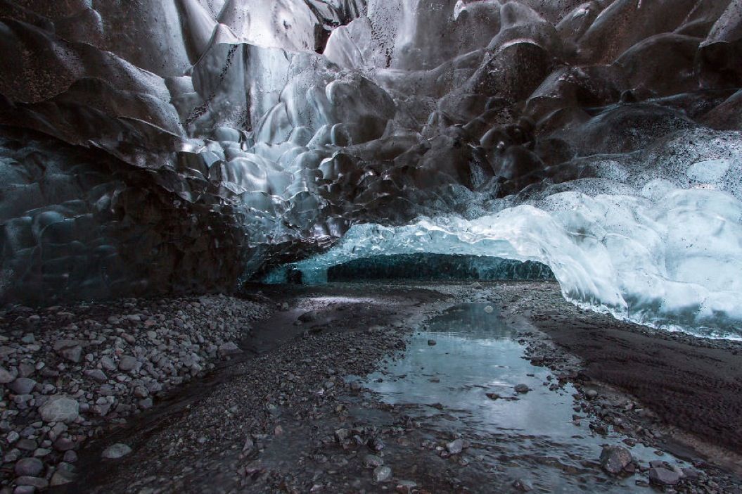 85singo_I-finally-visited-the-ice-caves-in-Iceland30__880