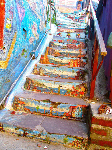 歩いてみたいな。世界の素敵すぎるアートな階段