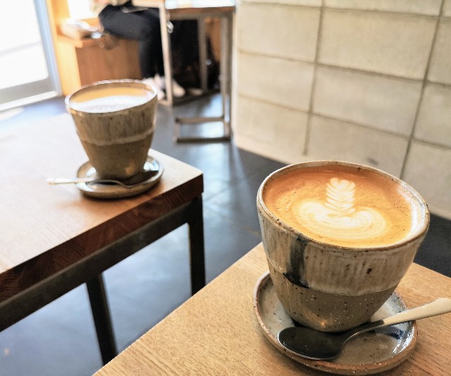 奈良県・奈良市カフェ「ANY B&B + COFFEE」カフェラテとチャイラテ