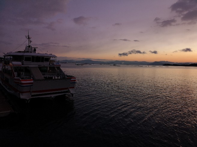 宮島へ向かう朝の船からの眺め