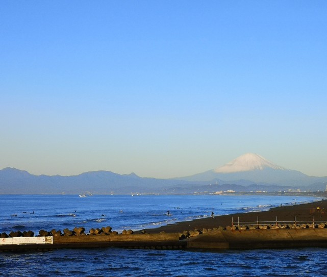 神奈川県立湘南海岸公園からの富士山