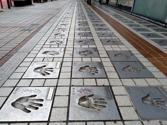 東京さんぽ浅草スターの広場