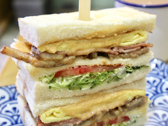 具沢山なトーストサンド