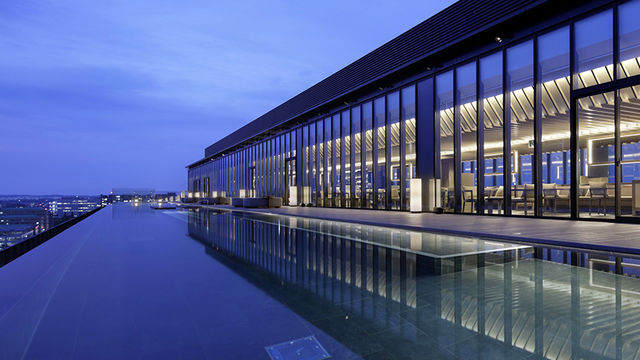 立川のホテルでインフィニティプール