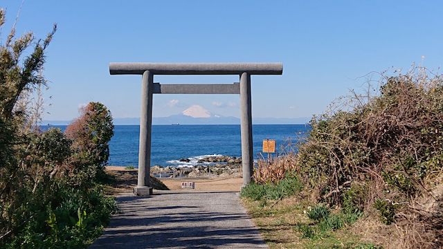 千葉県館山市洲崎神社から望む富士山