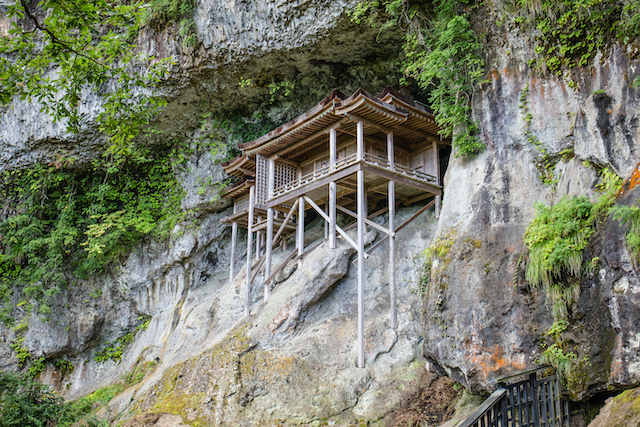 鳥取県三朝町三徳山三仏寺