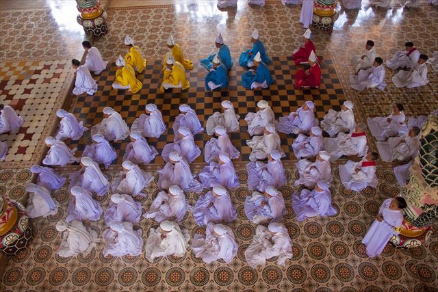 【ベトナム】世界の神様大集合！カラフルすぎる寺院は異空間