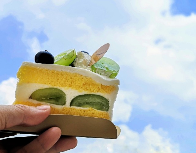 東京都武蔵野市・「Chateraise PREMIUM YATSUDOKI 吉祥寺」産直シャインマスカットフェスタ（シャインマスカットのショートケーキ）