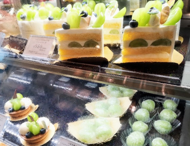 東京都武蔵野市・「Chateraise PREMIUM YATSUDOKI吉祥寺」産直シャインマスカットフェスタ（ショーケース）