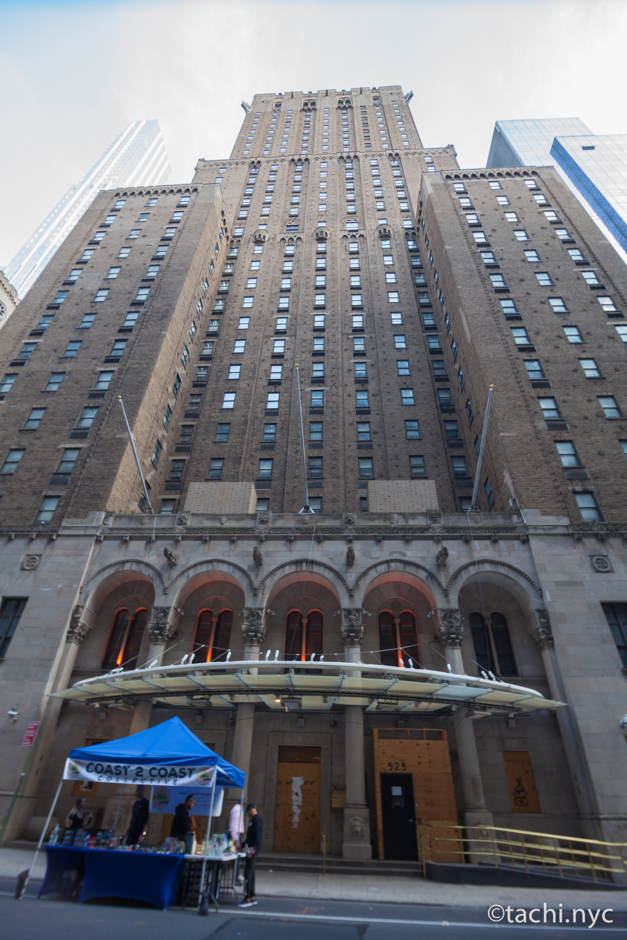 閉業したNew York Marriott East Side　全体