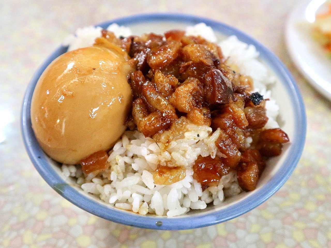 「東門城滷肉飯」の滷肉飯