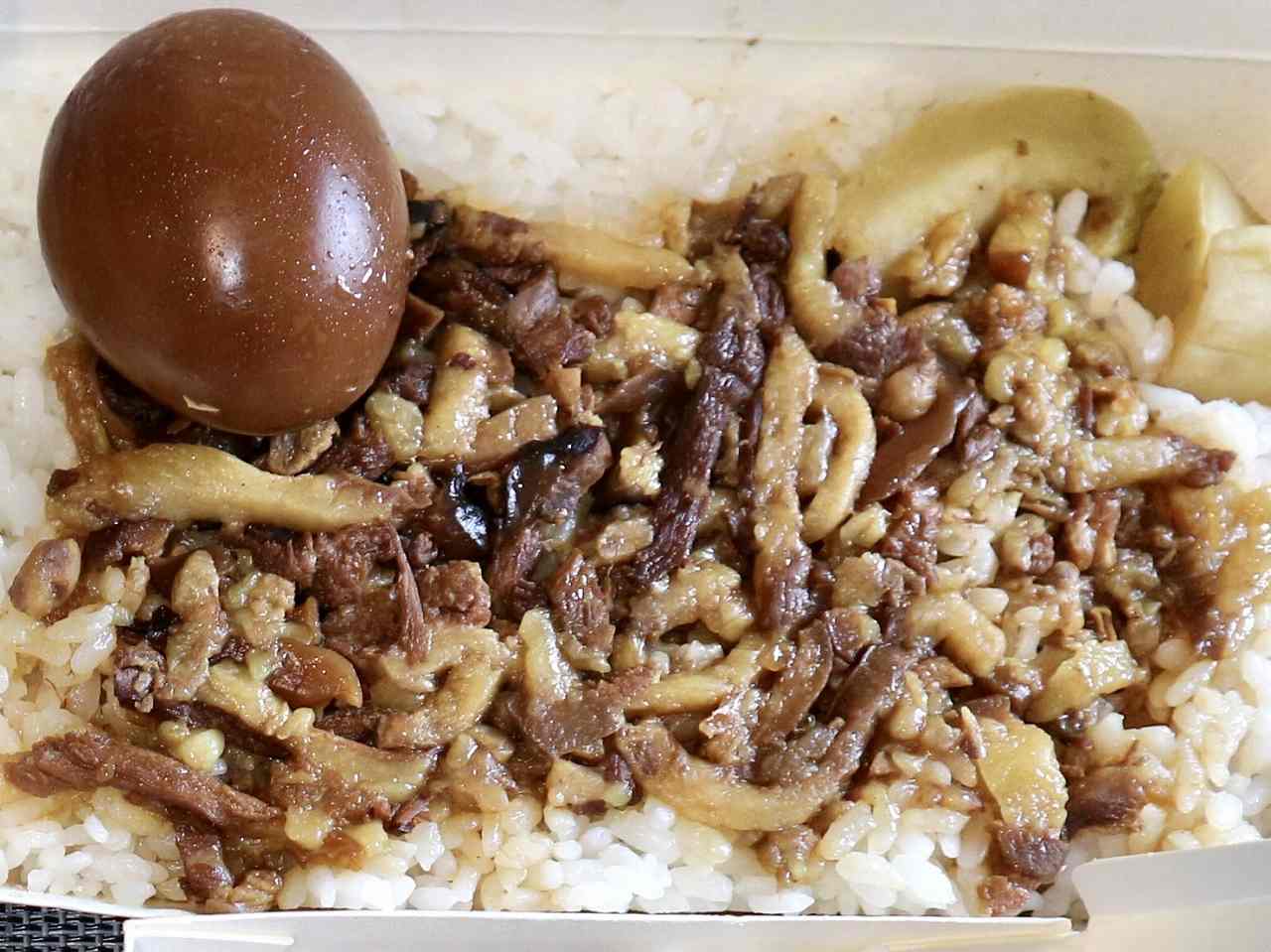 「金峰魯肉飯」の魯肉飯