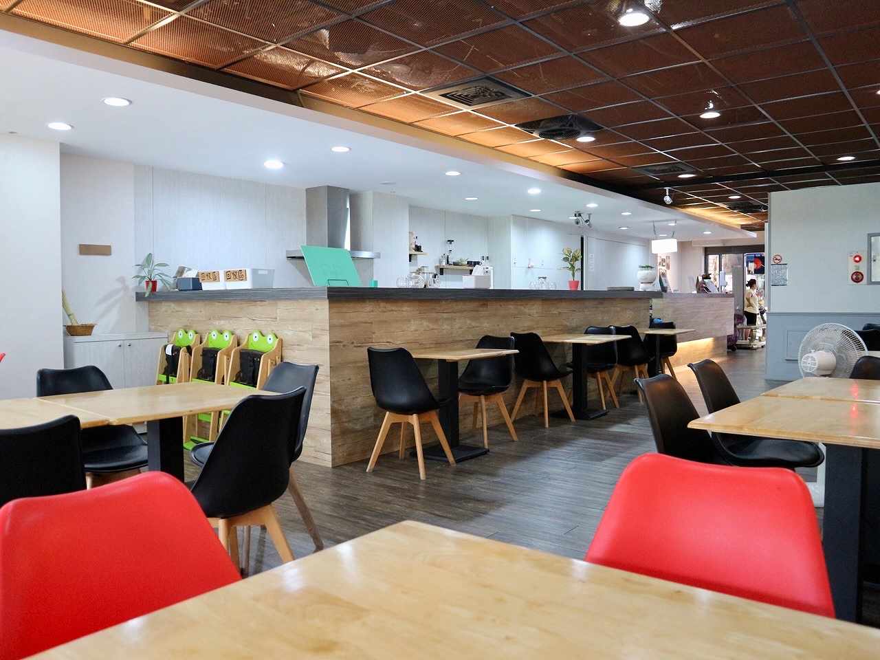 広々とした店内