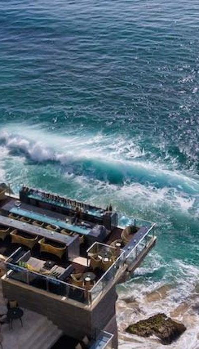 美しすぎる夕日に感動！「眺めの良い世界のベストバー」に輝いたバリ島「ロックバー」