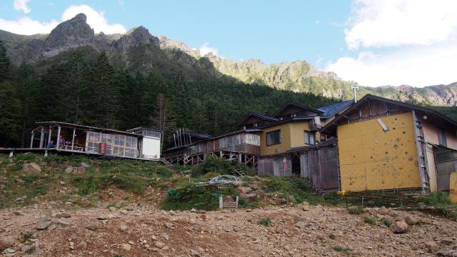 赤岳鉱泉が見える
