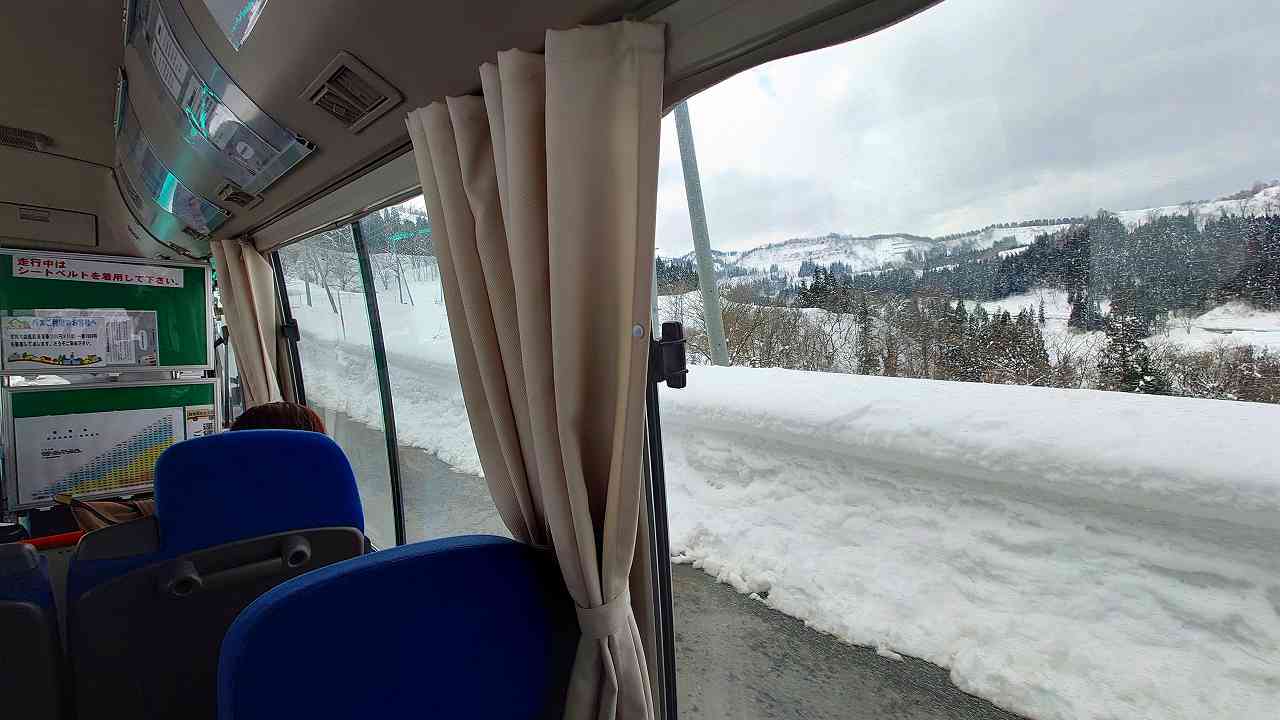 車窓の雪景色