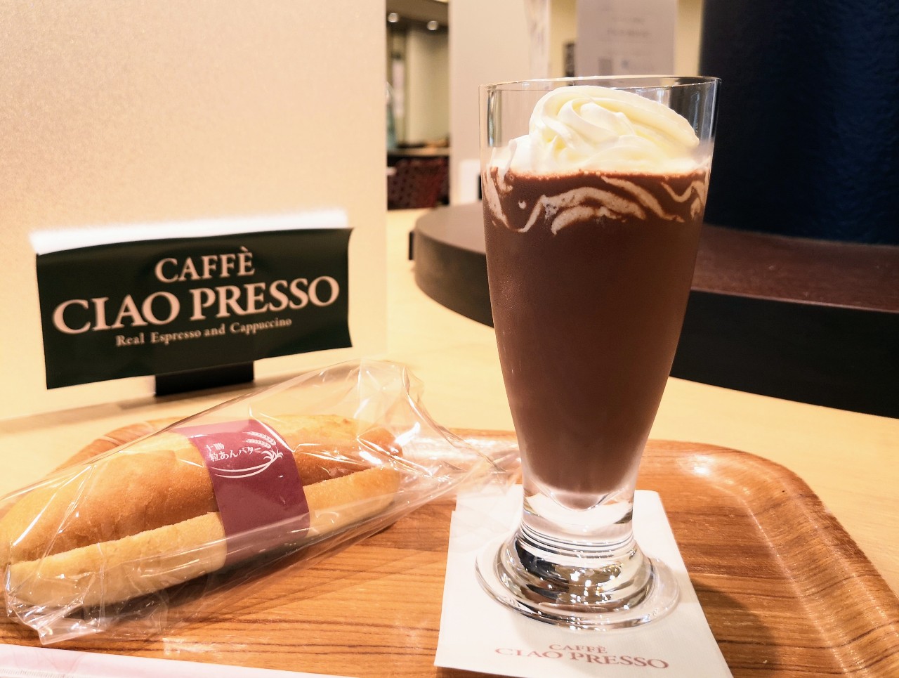 奈良県奈良市・「カフェチャオプレッソ奈良駅店」アイスチョコラータ、十勝あんバター、チョコラータ コンパンナ（アイス）