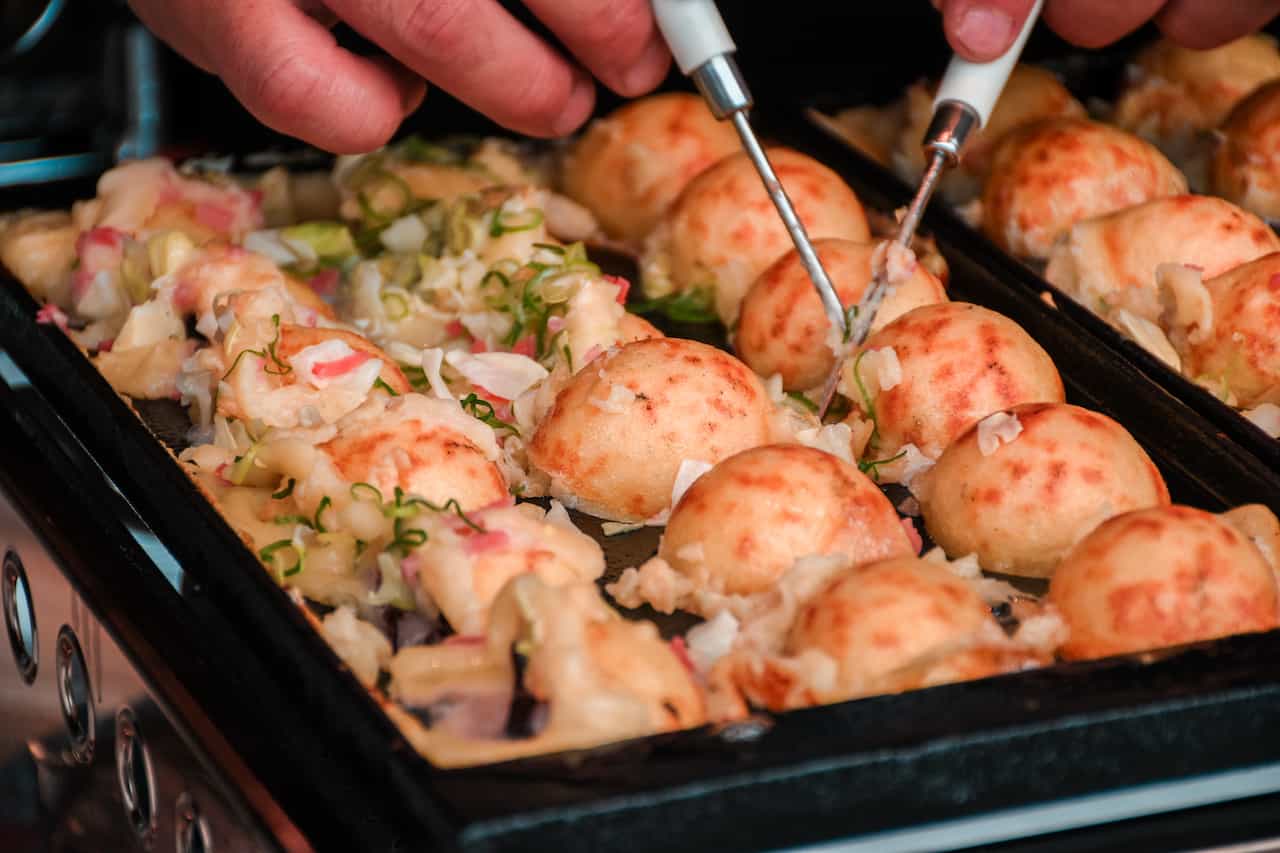 たこ焼きを焼く