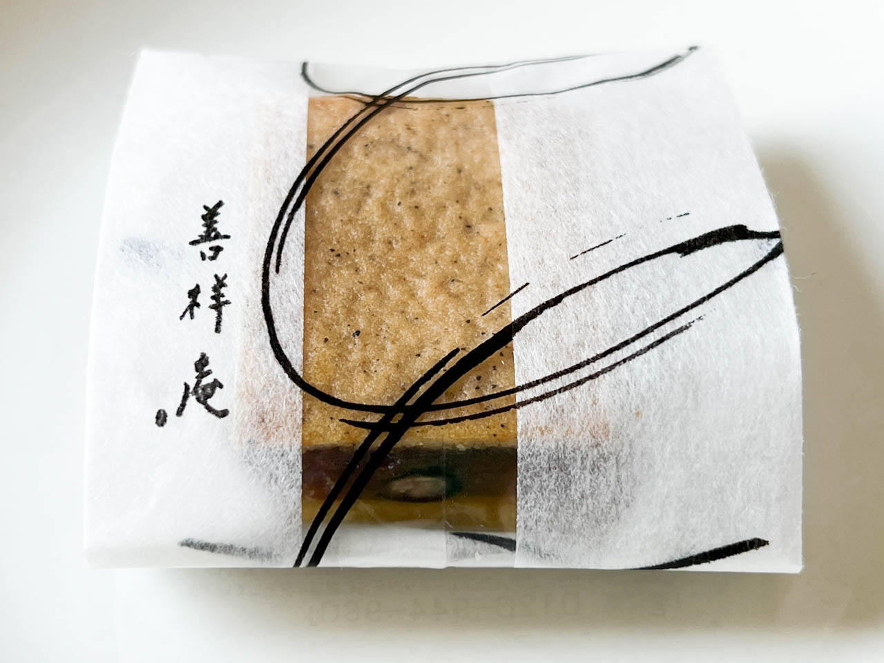 真ん中は透明になっていて、「かさね」の姿がちらりと見えます。