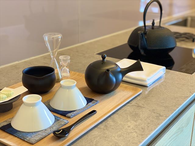 遠州つむぎの間 茶処リビング付き和室