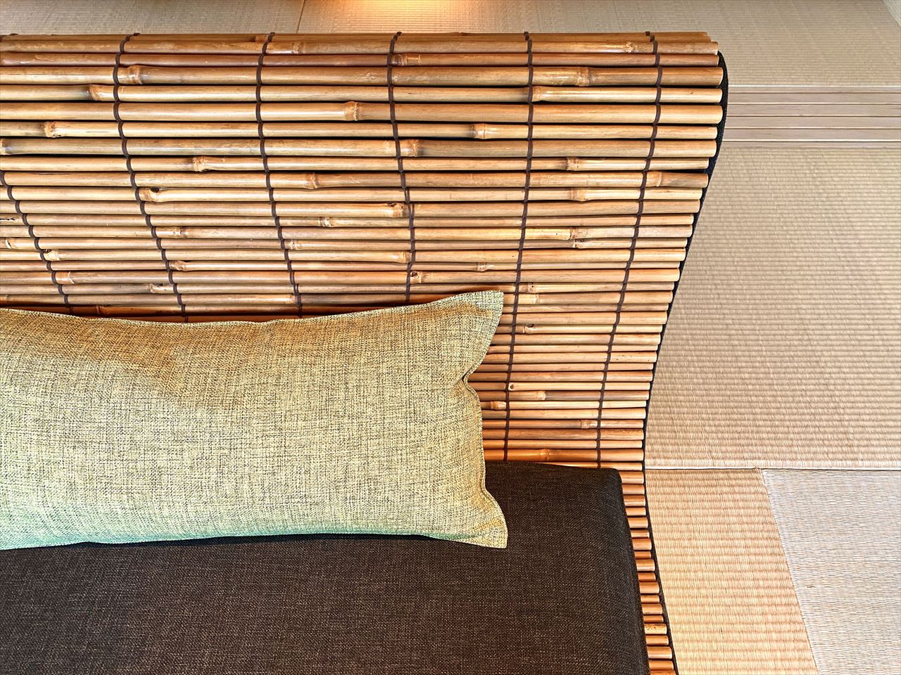 界 由布院　竹のソファ