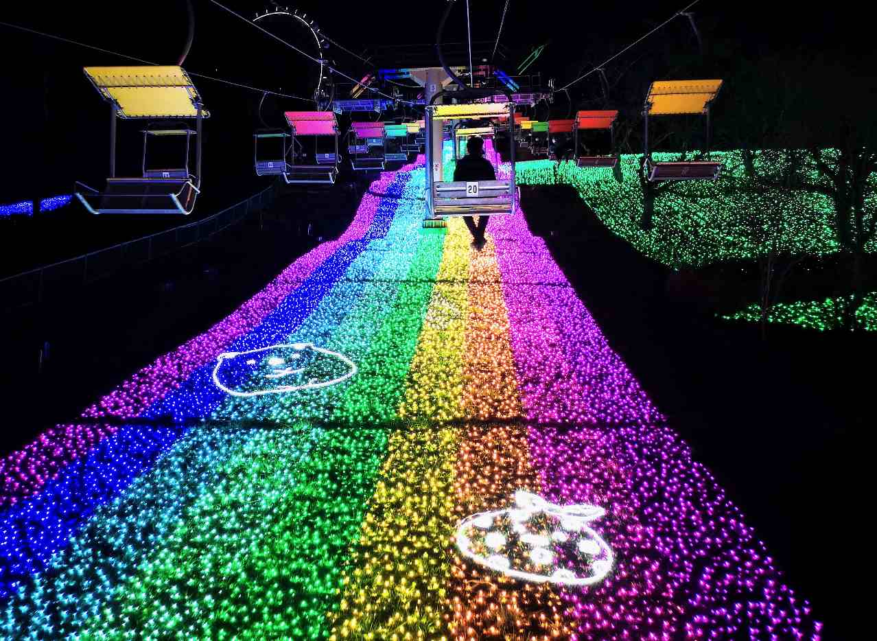 神奈川県相模原市・さがみ湖リゾート プレジャーフォレスト「さがみ湖イルミリオン」（すみっコぐらしイルミネーション）レインボーリフト