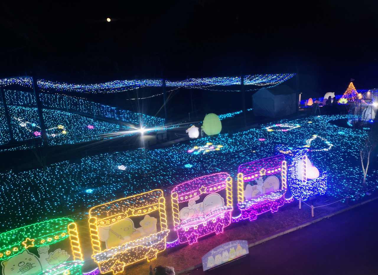 神奈川県相模原市・さがみ湖リゾート プレジャーフォレスト「さがみ湖イルミリオン」（すみっコぐらしイルミネーション）星空さんぽトレイン