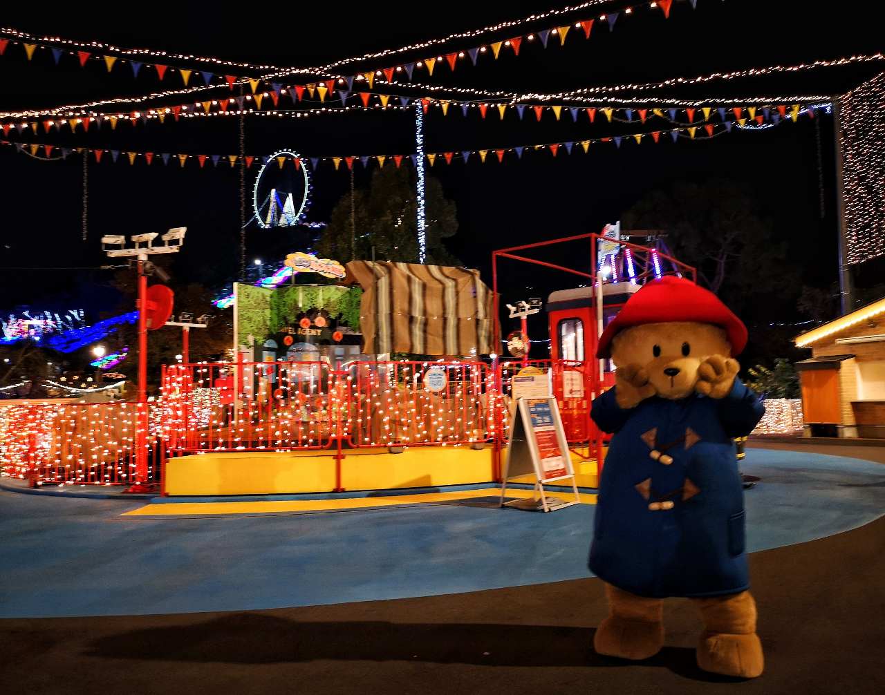 神奈川県相模原市・さがみ湖リゾート プレジャーフォレスト「さがみ湖イルミリオン」パディントン タウン イルミネーションのパディントン